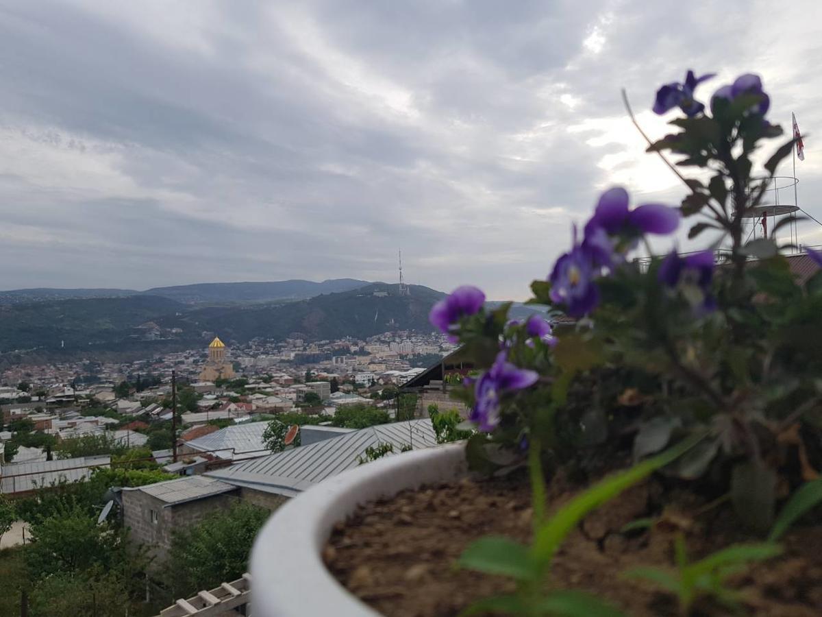 Upstairs Hotel Tbilisi Exterior photo