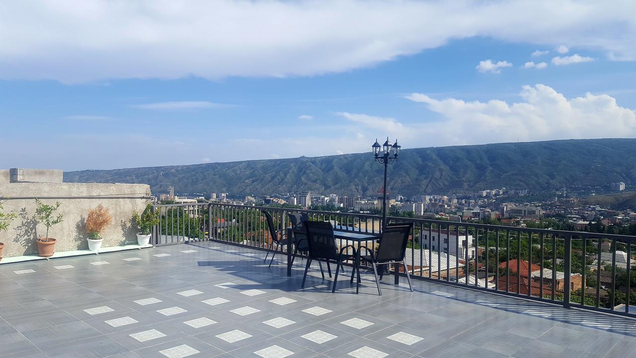 Upstairs Hotel Tbilisi Exterior photo
