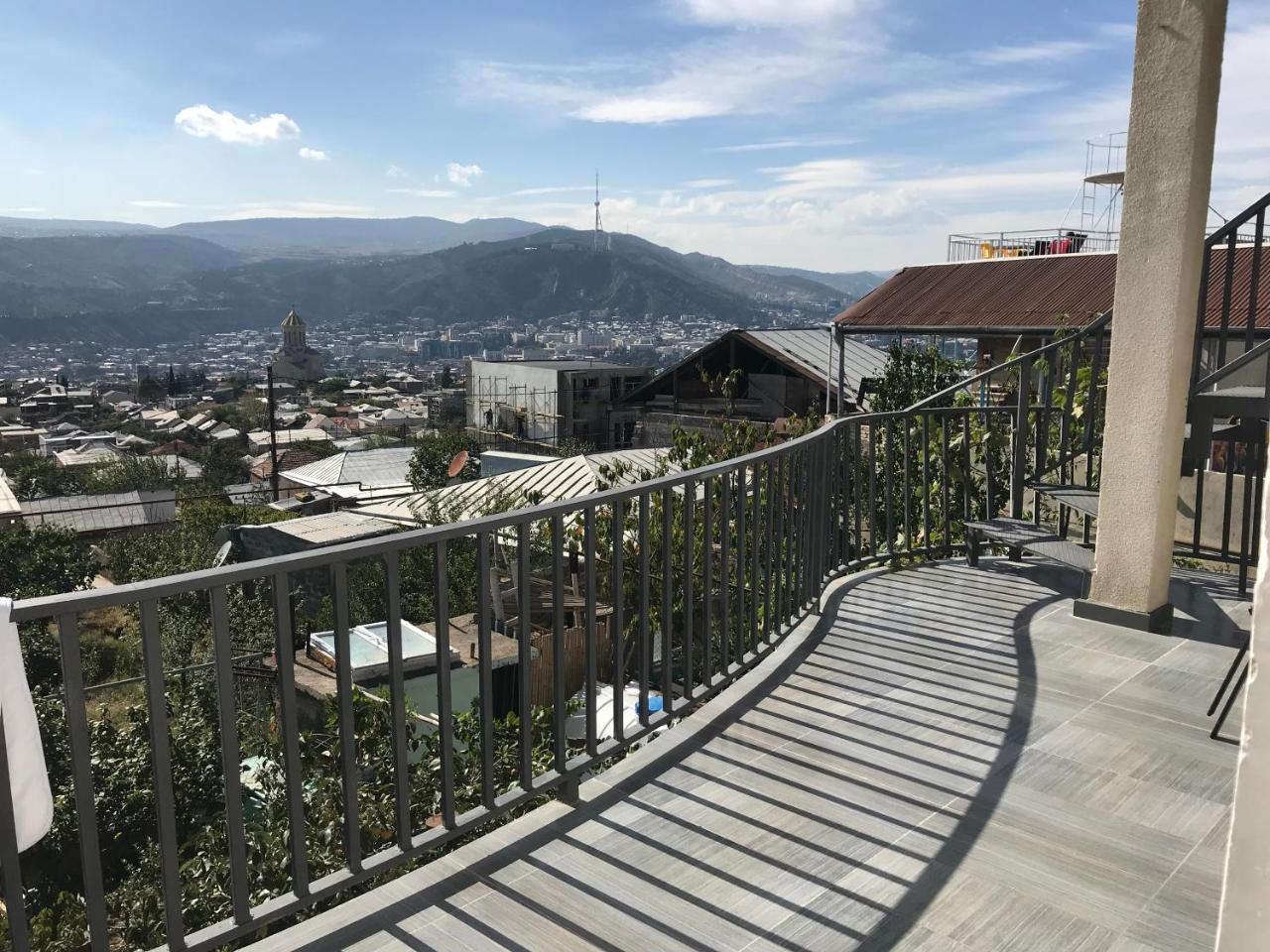 Upstairs Hotel Tbilisi Exterior photo