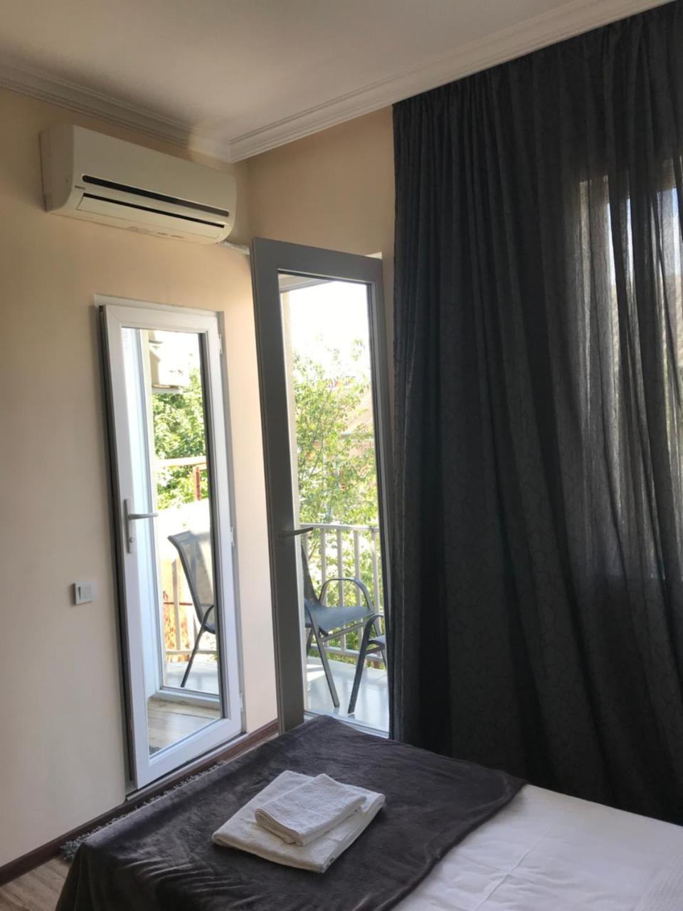 Upstairs Hotel Tbilisi Exterior photo